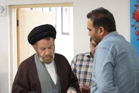 تصاویر ملاقات عمومی مردم با نماینده ولی فقیه در لرستان