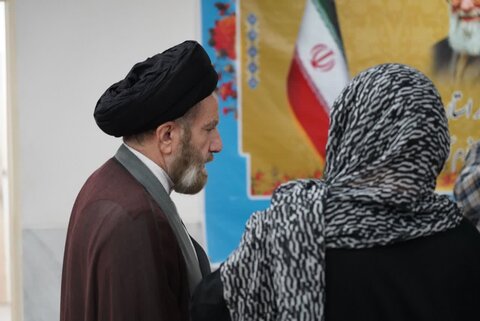 تصاویر ملاقات عمومی مردم با نماینده ولی فقیه در لرستان