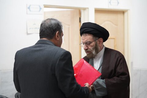 تصاویر ملاقات عمومی مردم با نماینده ولی فقیه در لرستان