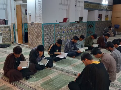 تصاویر/ محفل هفتگی قرآن کریم در مدارس علمیه کرمان