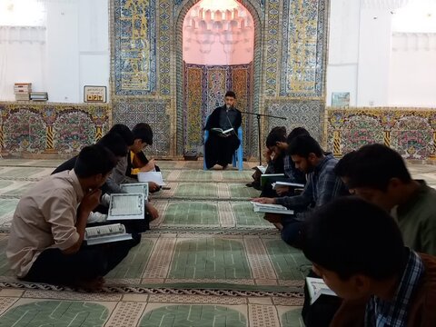 تصاویر/ محفل هفتگی قرآن کریم در مدارس علمیه کرمان