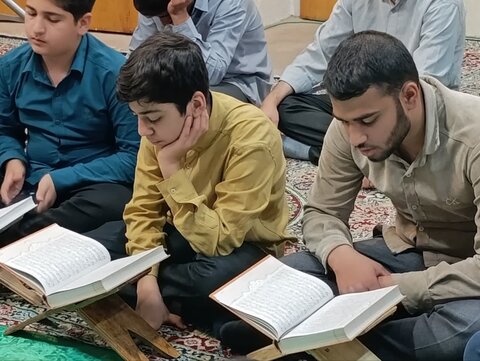 تصاویر/ محفل هفتگی قرآن کریم در مدارس علمیه کرمان