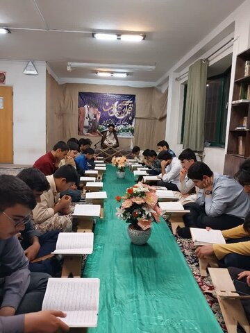 تصاویر/ محفل هفتگی قرآن کریم در مدارس علمیه کرمان