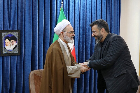 تصاویر/ دیدار  رئیس اتاق بازرگانی، صنایع، معادن و کشاورزی قم با آیت الله اعرافی
