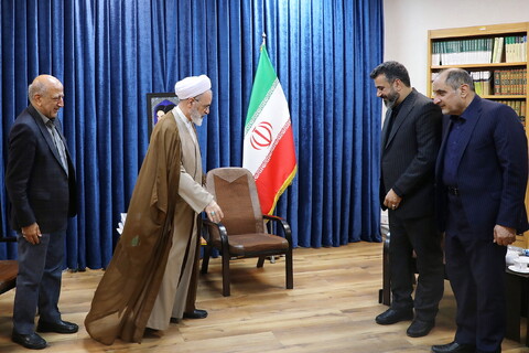 تصاویر/ دیدار  رئیس اتاق بازرگانی، صنایع، معادن و کشاورزی قم با آیت الله اعرافی