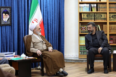 تصاویر/ دیدار  رئیس اتاق بازرگانی، صنایع، معادن و کشاورزی قم با آیت الله اعرافی