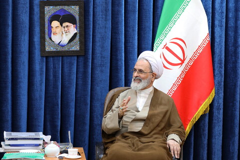 تصاویر/ دیدار  رئیس اتاق بازرگانی، صنایع، معادن و کشاورزی قم با آیت الله اعرافی