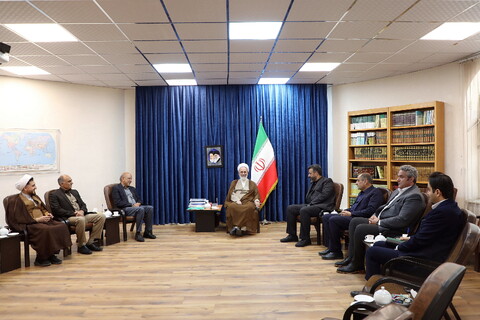 تصاویر/ دیدار  رئیس اتاق بازرگانی، صنایع، معادن و کشاورزی قم با آیت الله اعرافی