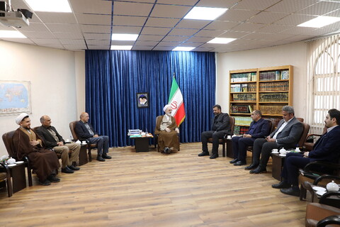 تصاویر/ دیدار  رئیس اتاق بازرگانی، صنایع، معادن و کشاورزی قم با آیت الله اعرافی