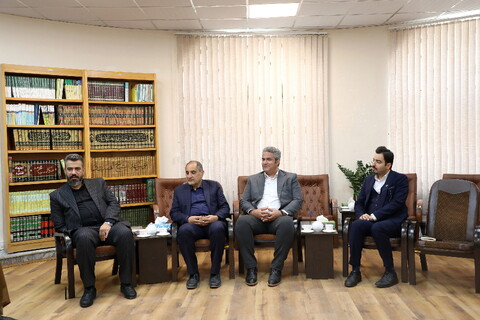 تصاویر/ دیدار  رئیس اتاق بازرگانی، صنایع، معادن و کشاورزی قم با آیت الله اعرافی