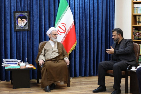 تصاویر/ دیدار  رئیس اتاق بازرگانی، صنایع، معادن و کشاورزی قم با آیت الله اعرافی