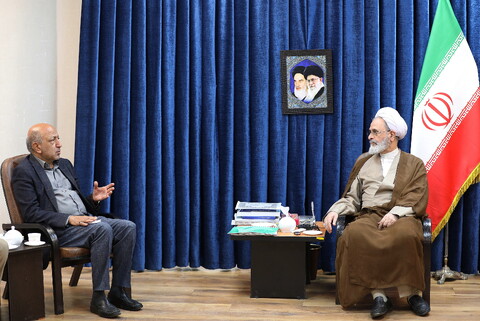 تصاویر/ دیدار  رئیس اتاق بازرگانی، صنایع، معادن و کشاورزی قم با آیت الله اعرافی