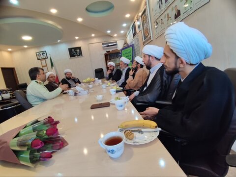 تصاویر/ برنامه های مدرسه علمیه مفیدیه سیرجان  در هفته بزرگداشت نیروی انتظامی