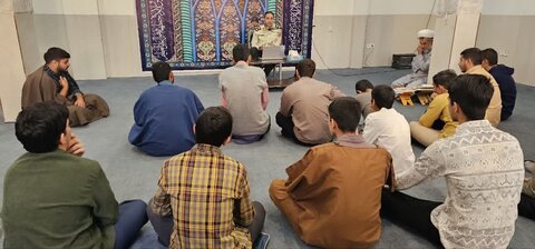 تصاویر/ برنامه های مدرسه علمیه مفیدیه سیرجان  در هفته بزرگداشت نیروی انتظامی