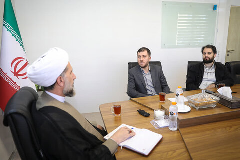 تصاویر / دیدار مدیر حوزه هنری استان با نماینده ولی فقیه در استان قزوین