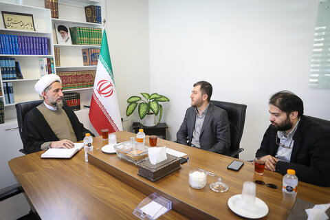 تصاویر / دیدار مدیر حوزه هنری استان با نماینده ولی فقیه در استان قزوین