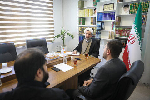 تصاویر / دیدار مدیر حوزه هنری استان با نماینده ولی فقیه در استان قزوین