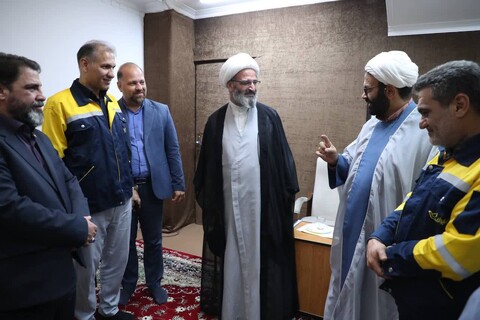 تصاویر/ دیدار مدیرکل و کارکنان اداره کل پست استان با نماینده ولی‌فقیه در استان سمنان