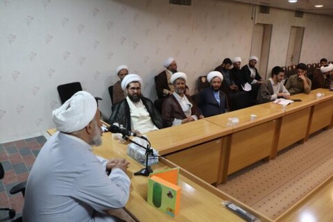 تصاویر/ جلسات هنر کلاس داری حجت الاسلام قدوسی در حوزه علمیه بناب