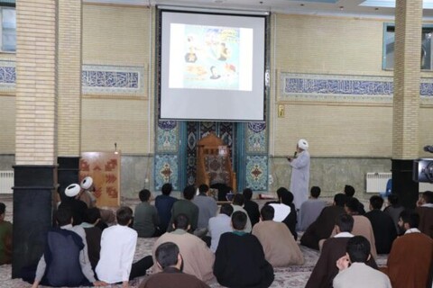 تصاویر/ جلسات هنر کلاس داری حجت الاسلام قدوسی در حوزه علمیه بناب