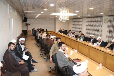 تصاویر/ جلسات هنر کلاس داری حجت الاسلام قدوسی در حوزه علمیه بناب