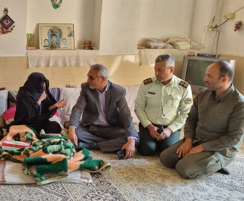 تصاویر/ دیدار مسئولان با خانواده معظم شهدا در احمدآباد