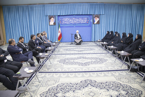 تصاویر/ دیدار مسئول و کارکنان کانون پرورش فکری کودکان استان یزد با آیت الله ناصری به مناسبت هفته ملی کودک