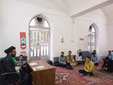 تصاویر/ برگزاری کارگاه مهارتهای تبلیغی برای طلاب مدرسه علمیه مصلی