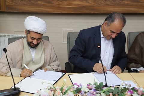 عکس | امضای تفاهم‌نامه توسعه فرهنگ نماز در مدارس آذربایجان‌شرقی