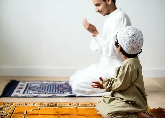 শিশুদের নামাজ শেখাতে পিতামাতাই উত্তম আদর্শ