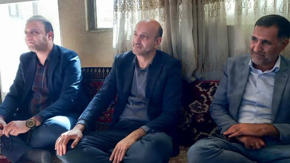 امام جمعه آران و بیدگل با خانواده معظم شهید بذرافشان دیدار کرد +عکس
