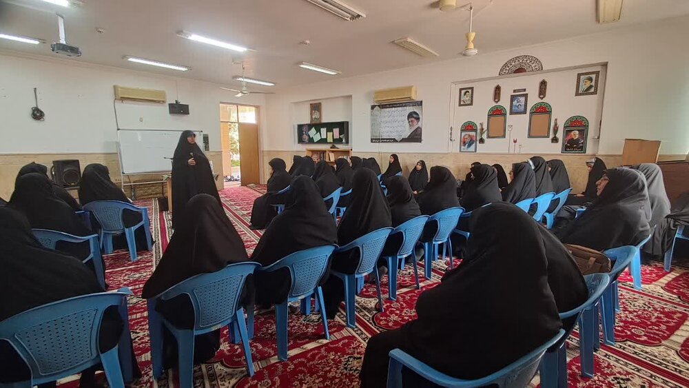 تقویت عزت‌نفس و مدیریت هیجانات در دوران نوجوانی، بنیان تربیت سالم است