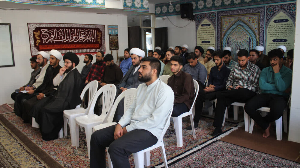 تصاویر/ جلسه انس با قرآن و تفسیر موضوعی قرآن در مدرسه‌ علميه‌امام مهدی(عج) و مؤسسه امام صادق(ع)