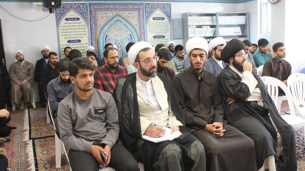تصاویر/ جلسه انس با قرآن و تفسیر موضوعی قرآن در مدرسه‌ علميه‌امام مهدی(عج) و مؤسسه امام صادق(ع)