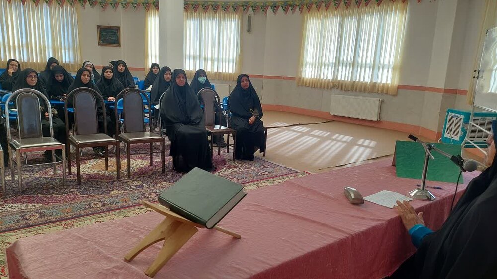 در نشست اخلاقی طلاب خواهر نقده بر «خوف الهی» به عنوان عامل بازدارنده از گناه و کلید رستگاری شد + عکس