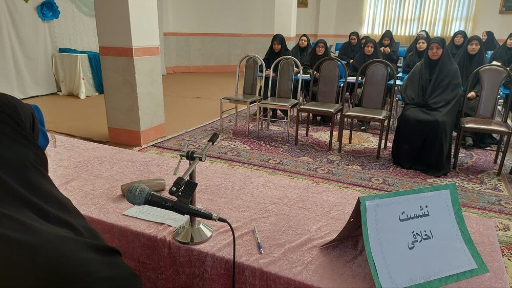 در نشست اخلاقی طلاب خواهر نقده بر «خوف الهی» به عنوان عامل بازدارنده از گناه و کلید رستگاری شد + عکس