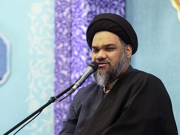 اهل قرآن در دنیا آرامش و در آخرت انیس و رفیق دارند