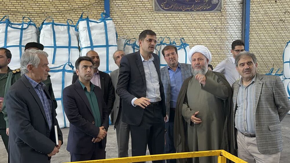 بازدید امام جمعه آران و بیدگل از یک شرکت تولیدی فناورانه+عکس
