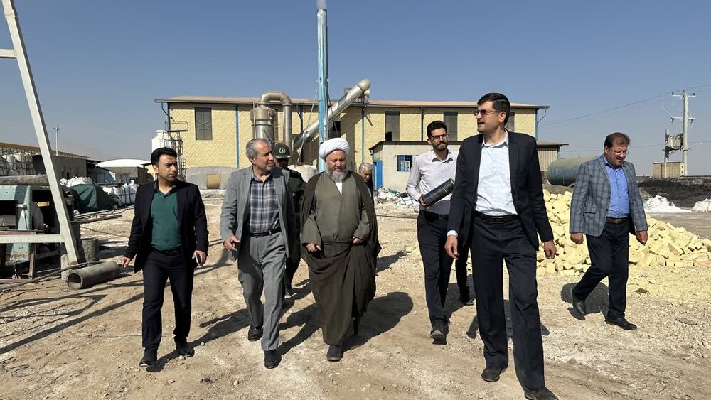 بازدید امام جمعه آران وبیدگل ازیک شرکت تولیدی فناورانه+عکس