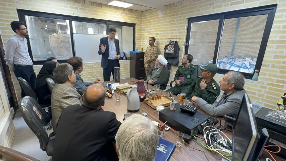 بازدید امام جمعه آران وبیدگل ازیک شرکت تولیدی فناورانه+عکس