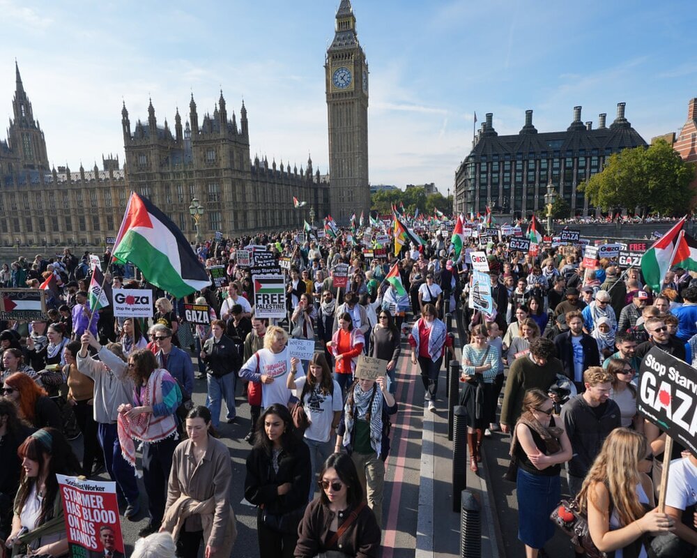 Setengah Juta Warga London Turun ke Jalan untuk Dukung Palestina