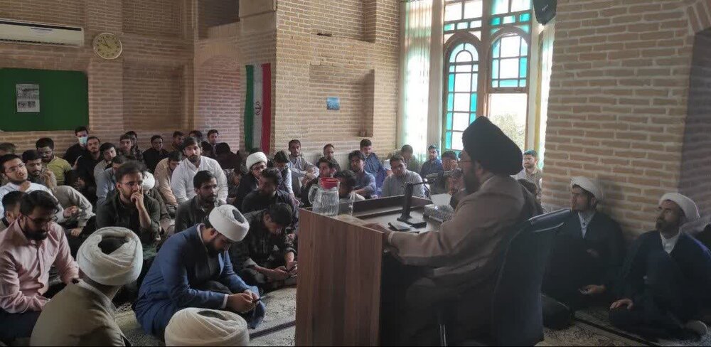 بازدید معاون و کارشناس آموزش حوزه علمیه استان یزد از مدرسه علمیه خان