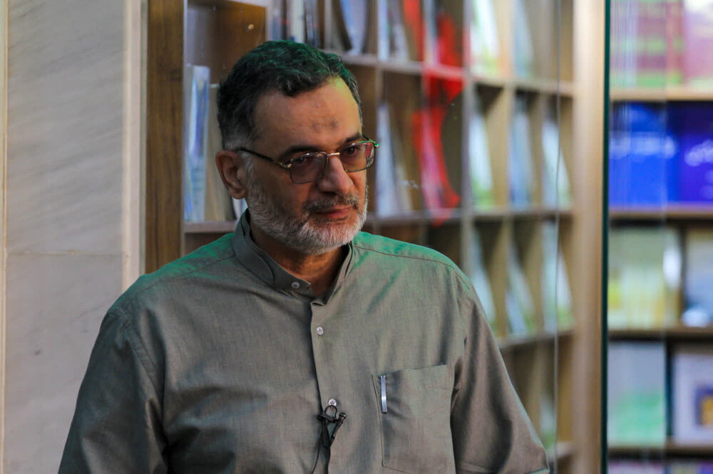 افتتاح فروشگاه کتاب انتشارات موسسه امام خمینی(ره) در مجمع ناشران و رونمایی از ۱۴ عنوان کتاب جدید