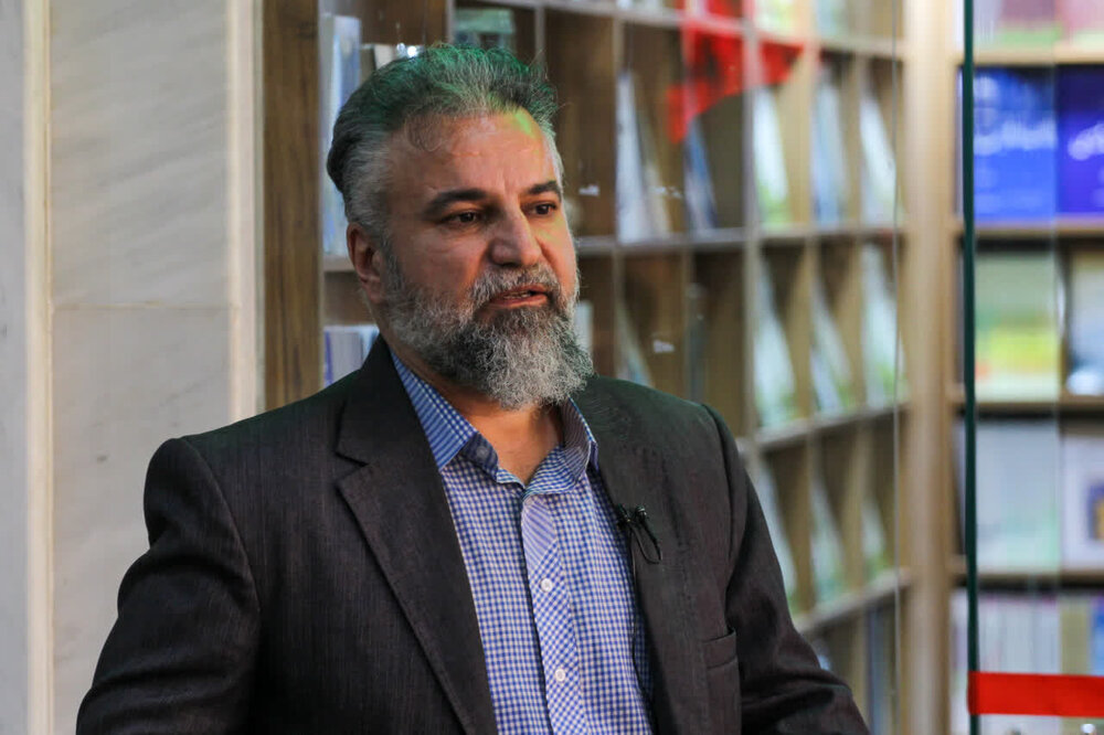 افتتاح فروشگاه کتاب انتشارات موسسه امام خمینی(ره) در مجمع ناشران و رونمایی از ۱۴ عنوان کتاب جدید