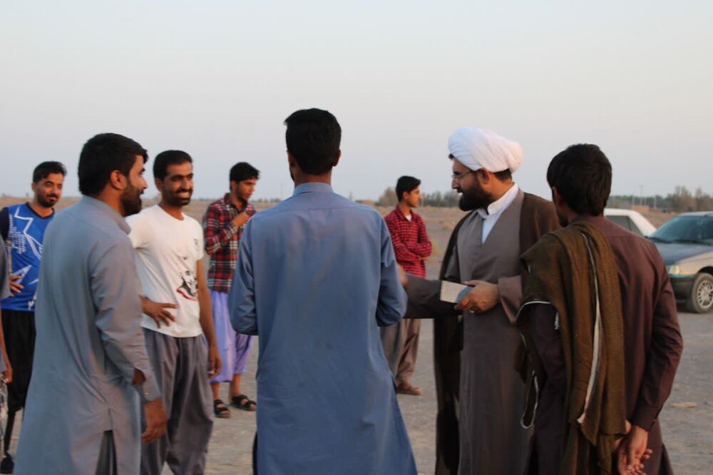 دیدار صمیمانه امام جمعه شهرستان دلگان با جوانان روستای چاه‌شورک+تصاویر