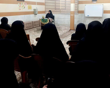 نقد علمی کتاب «معجزه شکرگزاری» در حوزه علمیه فاطمیه نجف‌آباد