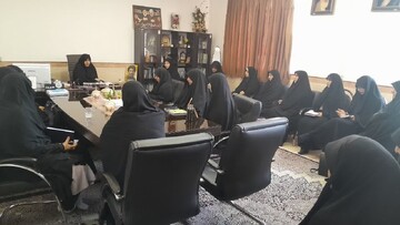 هم‌اندیشی طلاب و مسئولان مدرسه امام حسین (ع) یزد برای ارتقای آموزش