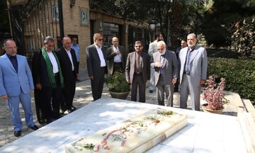 تصاویر/ حضور رئیس کمیته امداد امام خمینی(ره) در خانه مداحان