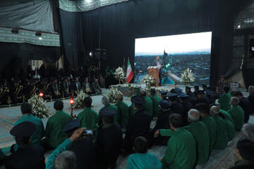 تصاویر/ مراسم آیین تعویض پرچم گنبد حرم مطهر حضرت موسی مبرقع(ع)