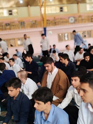 تصاویر/ کارگاه «تبلیغ نوین نماز» در دبیرستان ماندگار البرز